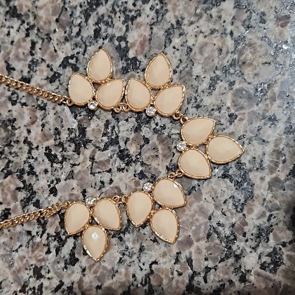 Icing brand, Cream colored Necklace and earring set - Picture 3 of 7